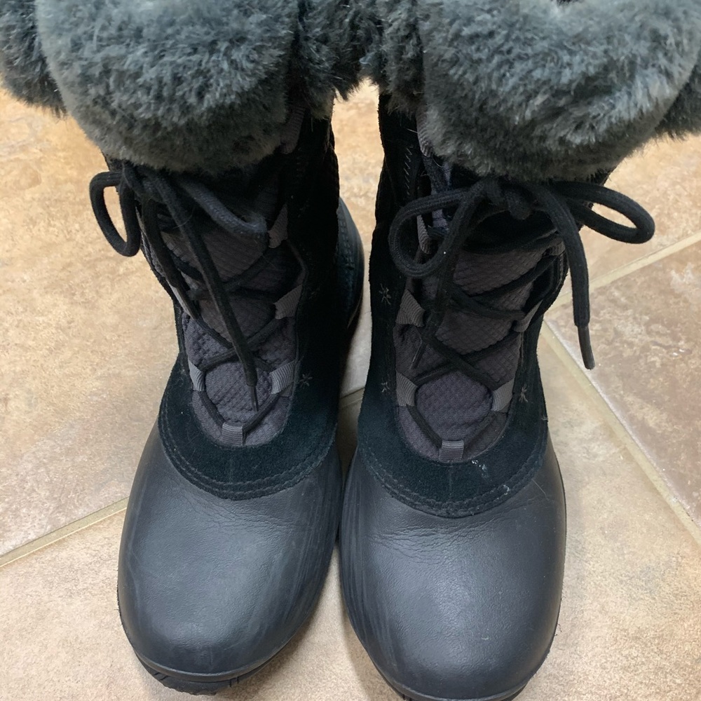 Columbia snow boots size 10 waterproof fur top
